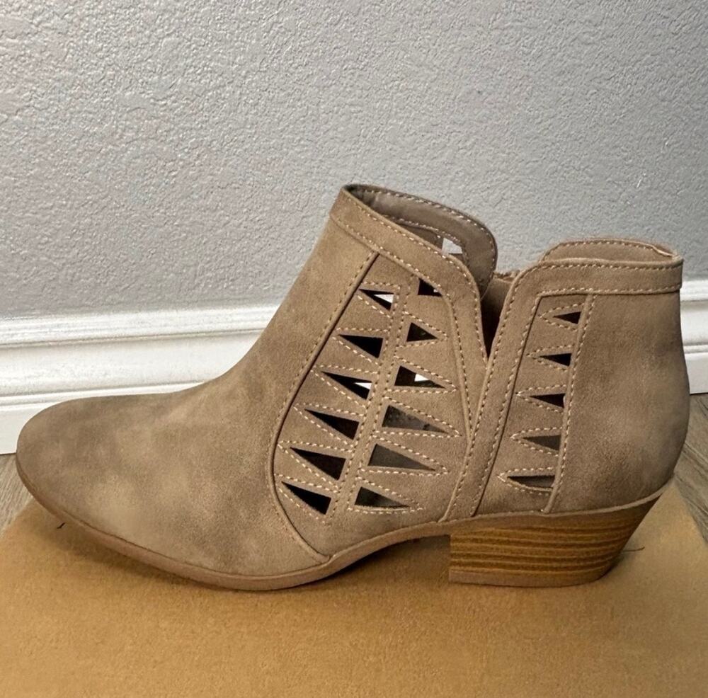 New Marco Women's Tan Ankle Booties Western Cutout design Size 10